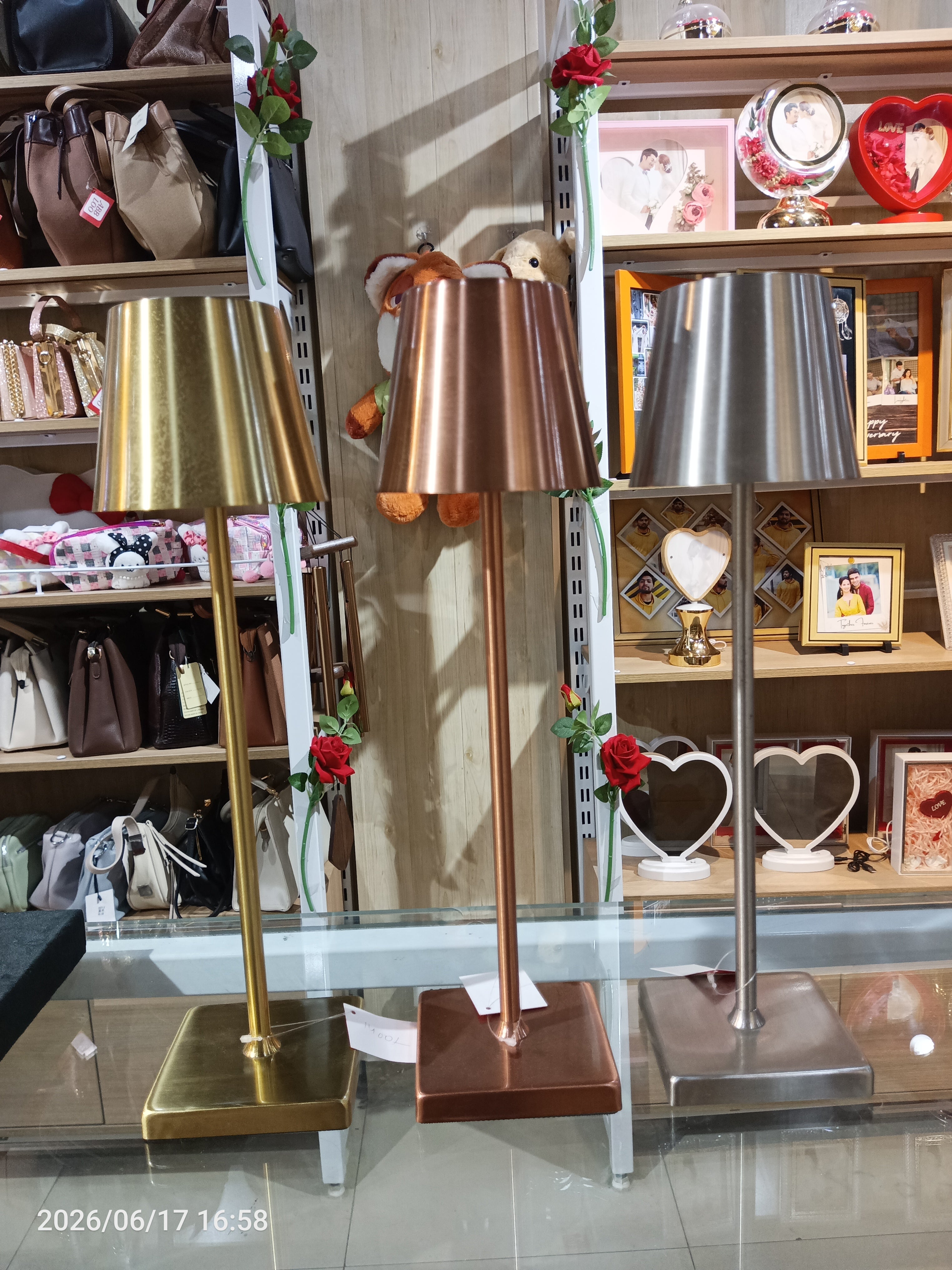 Modern Metal Table Lamp with Square Base – 3 Finishes