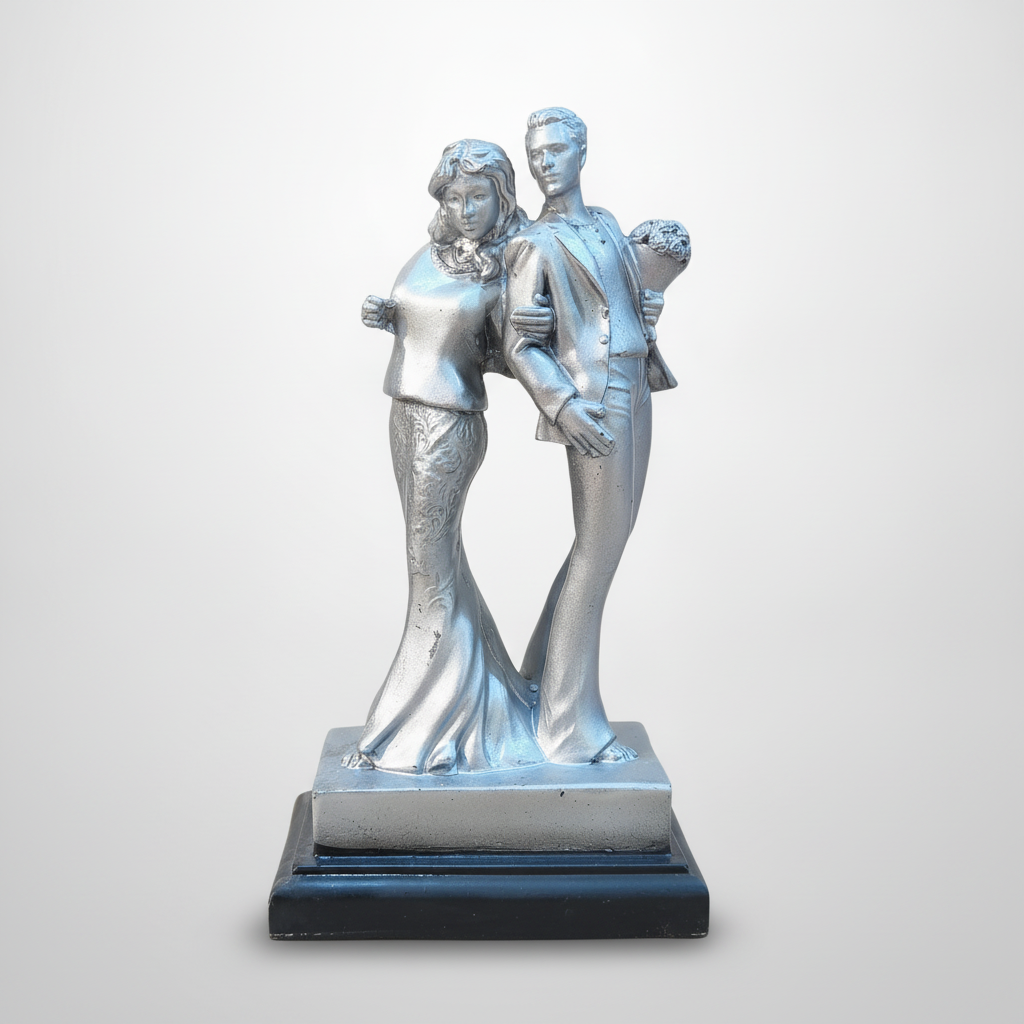 Silver Couple Figurine Statue – Elegant Home Décor Gift