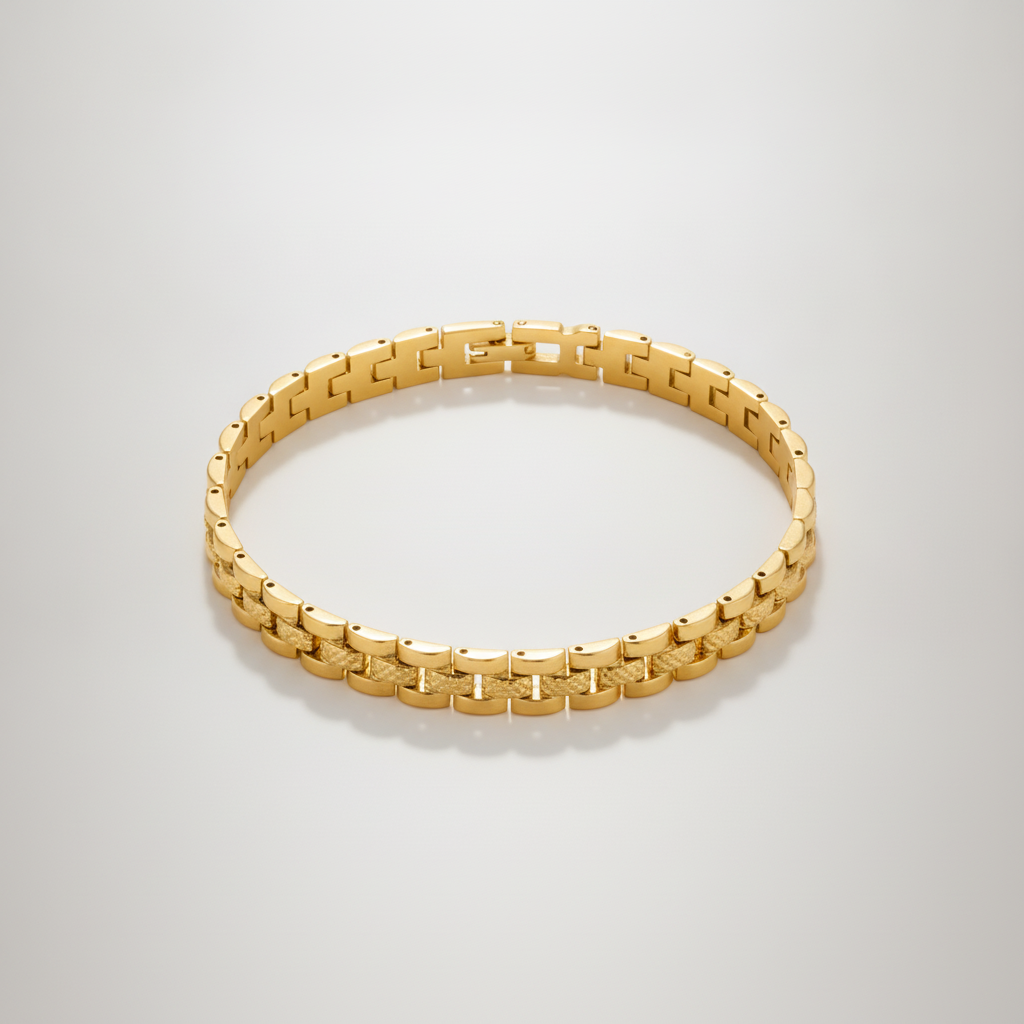 Gold-Tone Panther Link Chain Bracelet – Classic Elegance